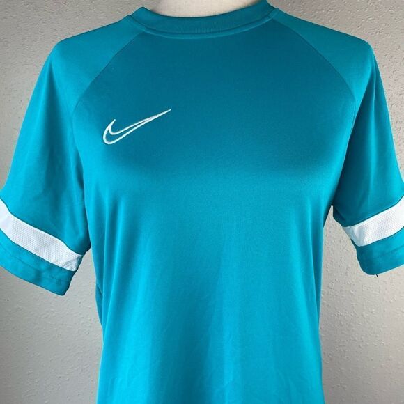 NWOT Nike Short Sleeve T-Shirt Size M - Picture 2 of 6